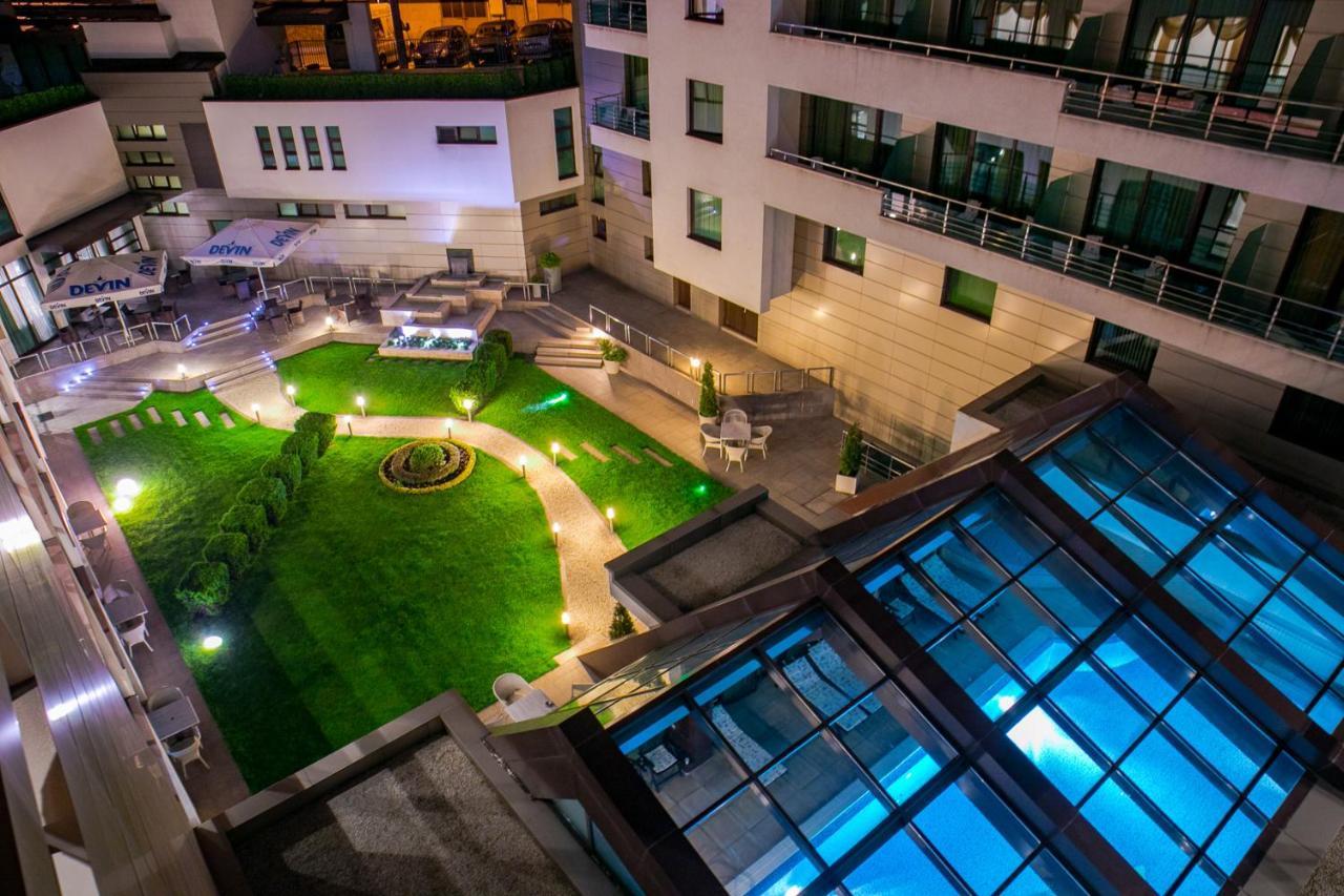 Spa Hotel Persenk Dövlen Dış mekan fotoğraf The courtyard of the hotel
