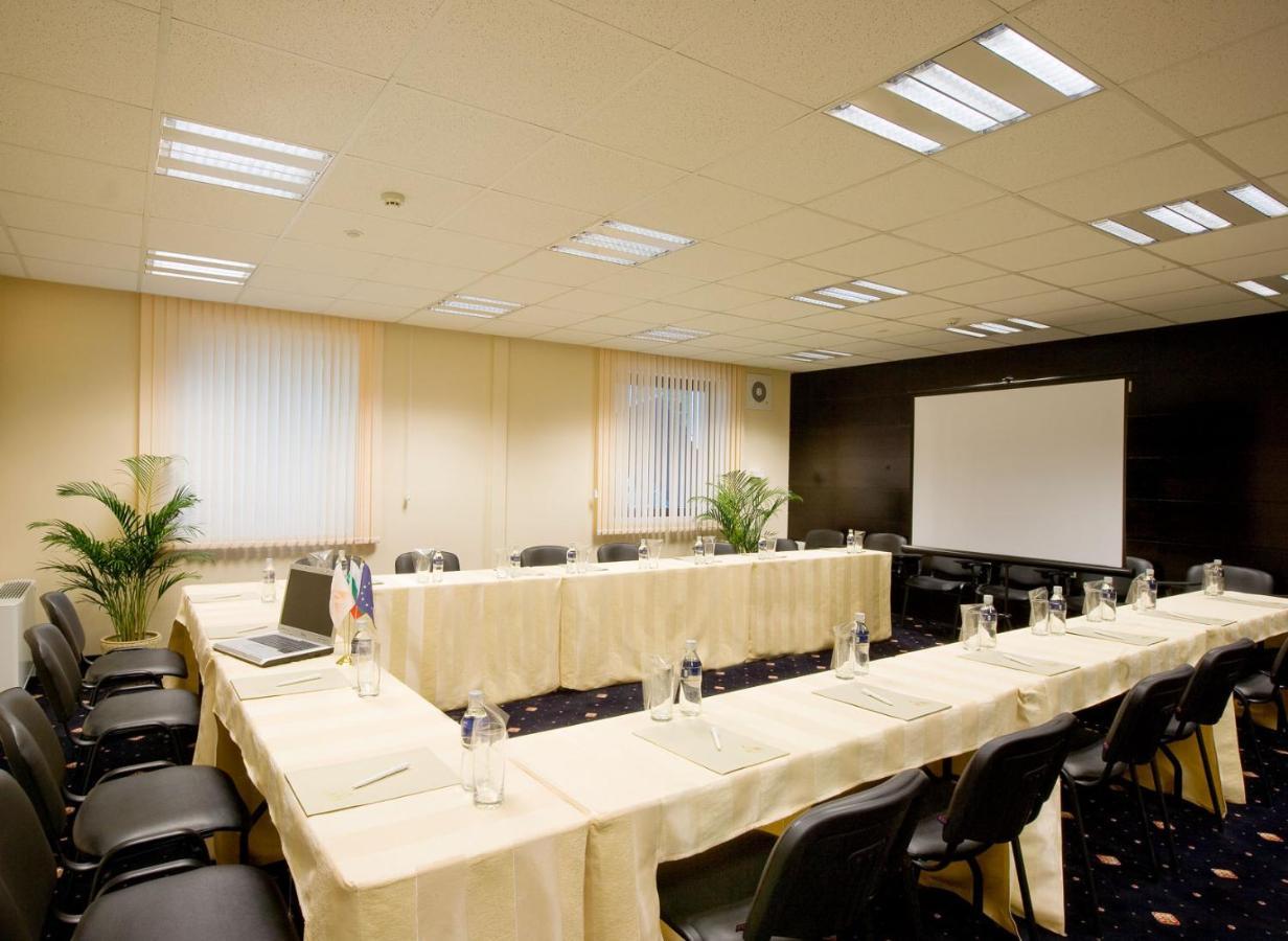 Spa Hotel Persenk Dövlen Dış mekan fotoğraf A meeting room