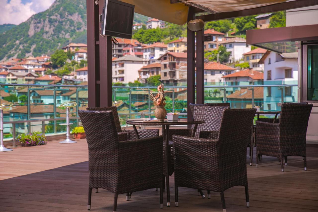 Spa Hotel Persenk Dövlen Dış mekan fotoğraf The hotel's terrace