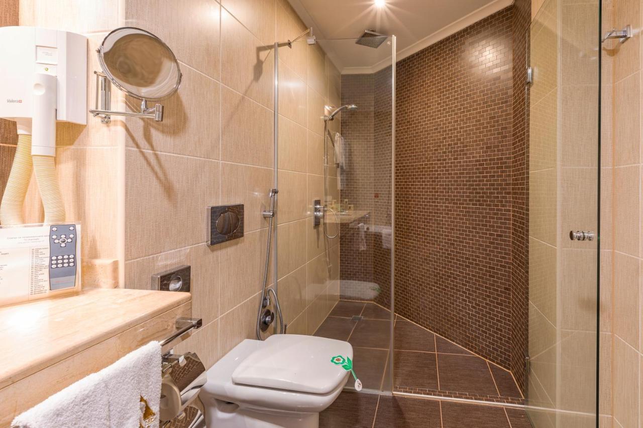 Spa Hotel Persenk Dövlen Dış mekan fotoğraf A shower cubicle