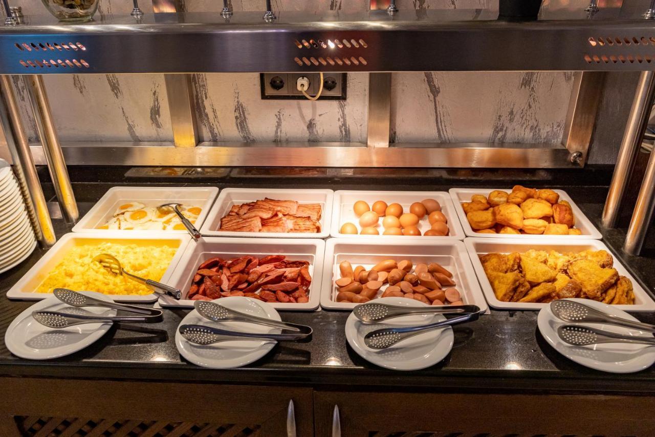 Spa Hotel Persenk Dövlen Dış mekan fotoğraf A bain-marie with food
