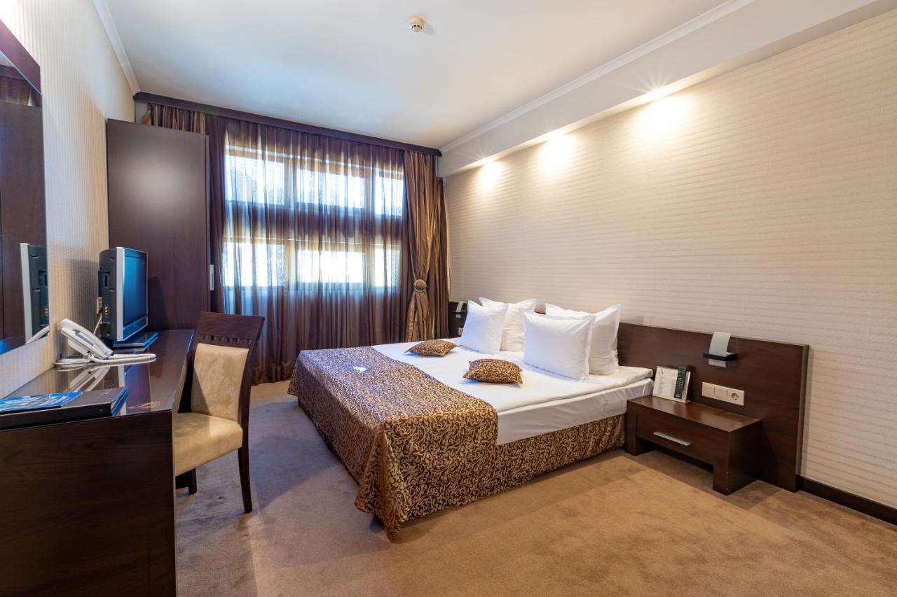 Spa Hotel Persenk Dövlen Dış mekan fotoğraf A room at the hotel