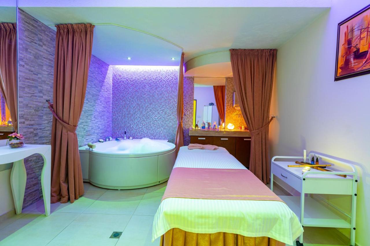 Spa Hotel Persenk Dövlen Dış mekan fotoğraf A spa treatment room