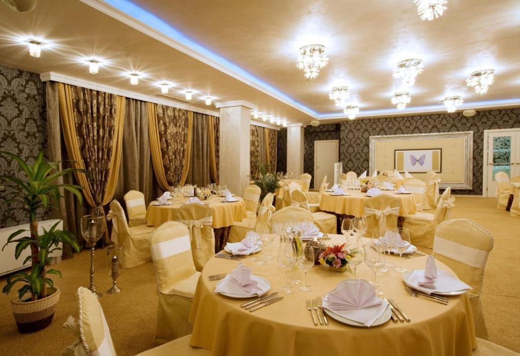 Spa Hotel Persenk Dövlen Dış mekan fotoğraf A banquet hall