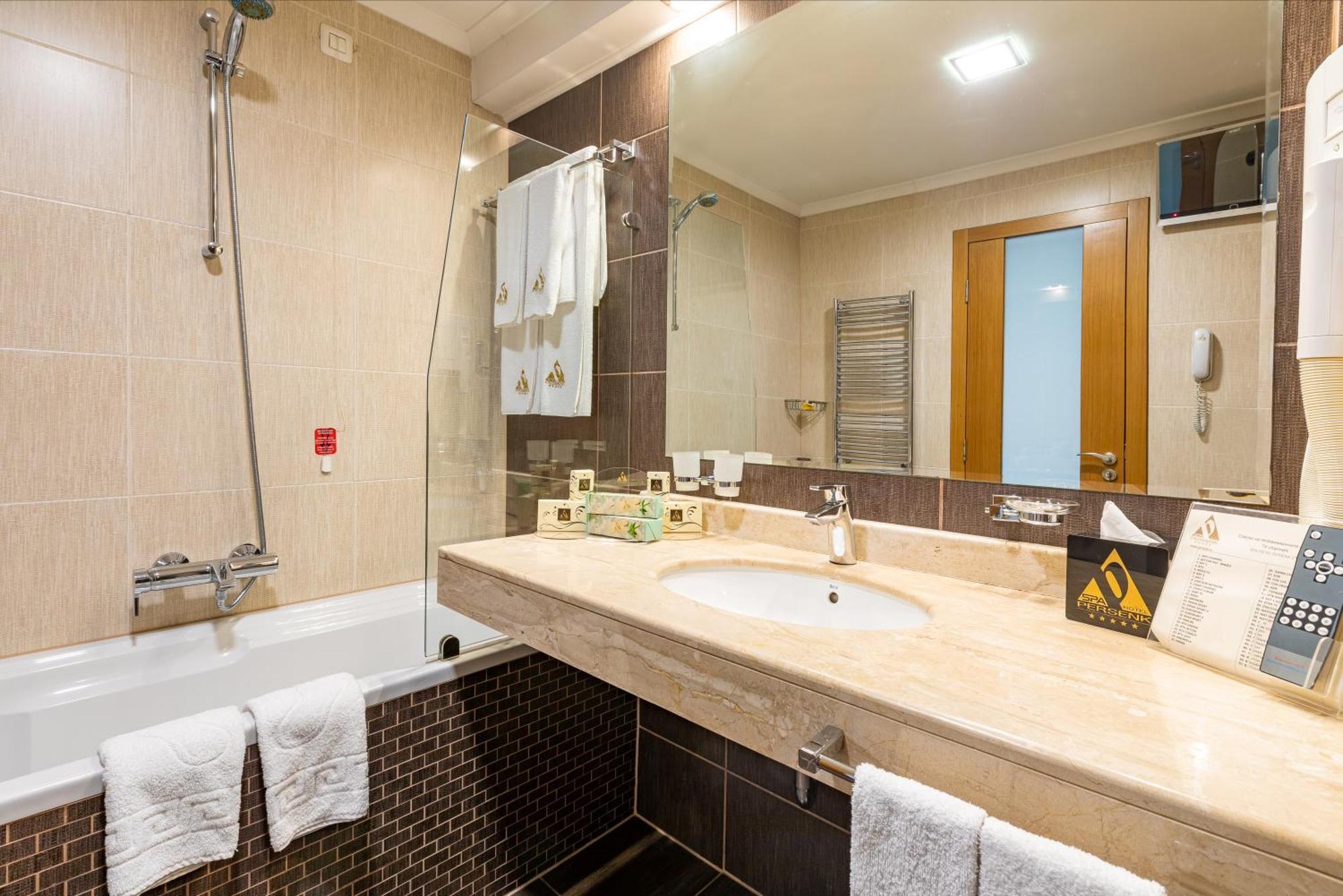Spa Hotel Persenk Dövlen Dış mekan fotoğraf Bathroom
