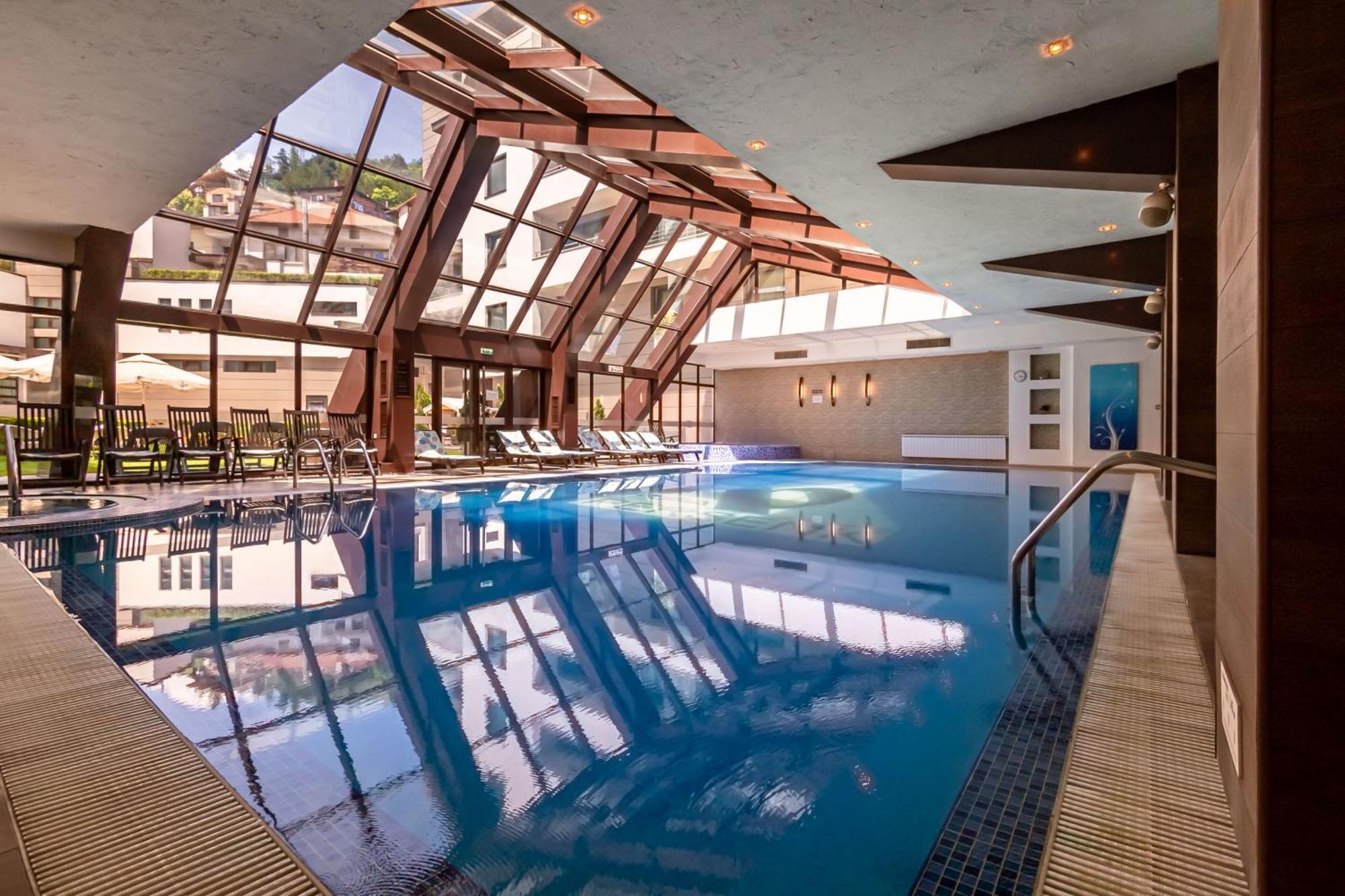 Spa Hotel Persenk Dövlen Dış mekan fotoğraf The swimming pool at the hotel