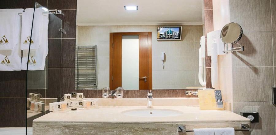 Spa Hotel Persenk Dövlen Oda fotoğraf Bathroom mirror
