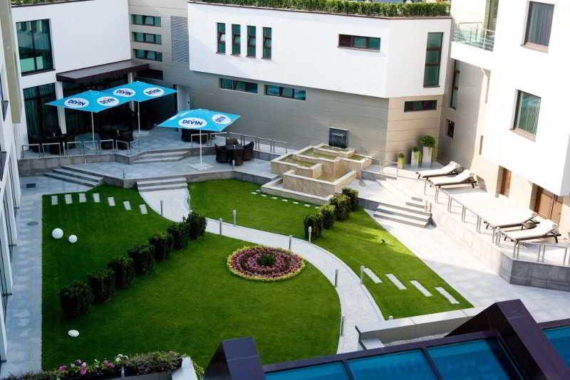 Spa Hotel Persenk Dövlen Dış mekan fotoğraf The hotel's courtyard